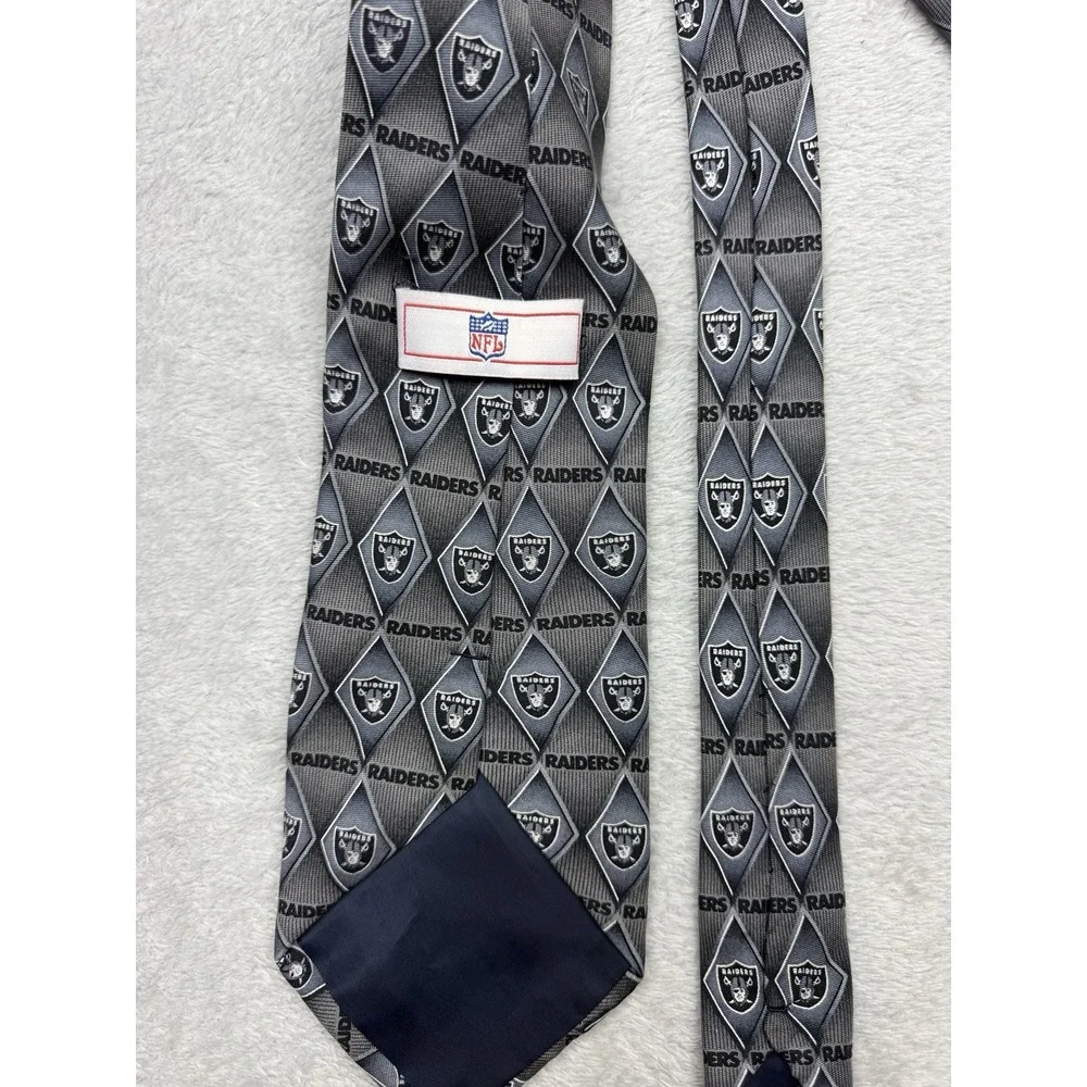 NFL Raiders Logo Woven Silk Tie Gray/Black Geometric Pattern Pointed Style